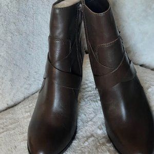 Vince Camuto Brown and Brown High Heel Leather Side Zip Buckle Accent 10 M